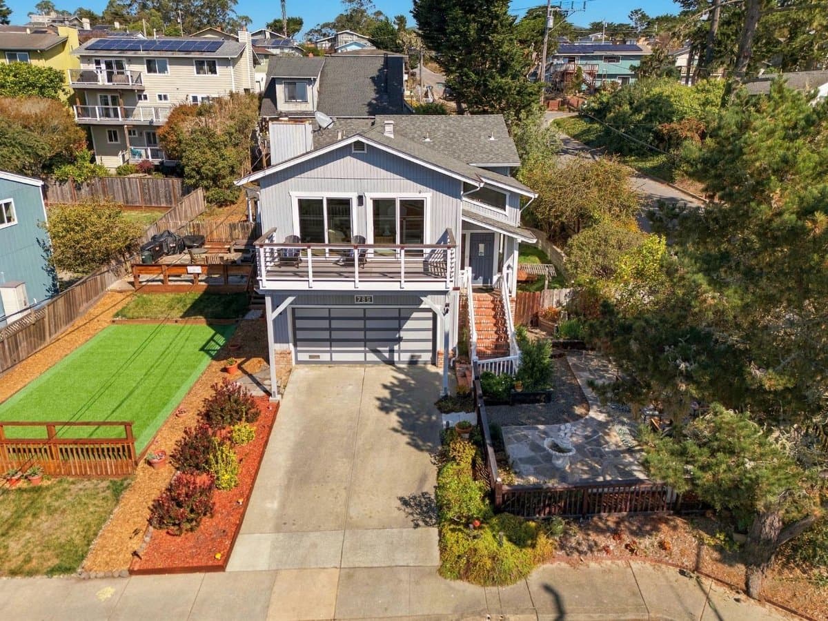 785 Stetson Street - Photo 2