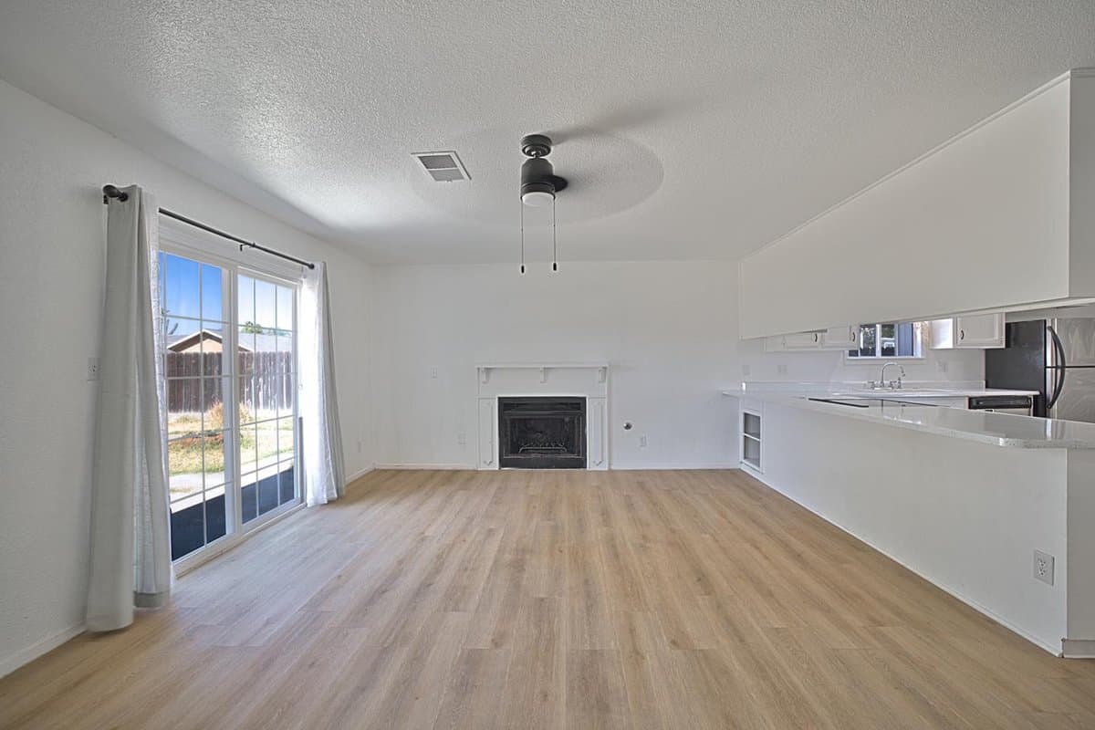 515 North Santa Monica Street - Photo 2