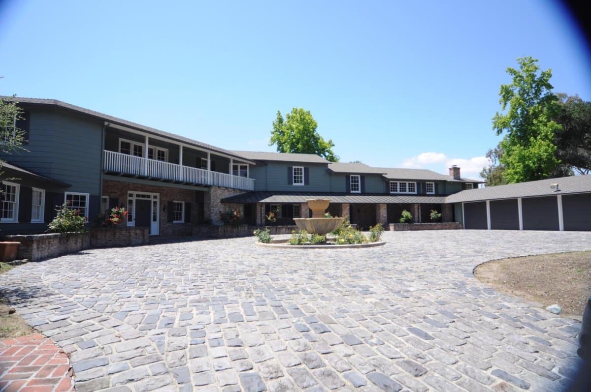 389 Moore Road - Photo 2