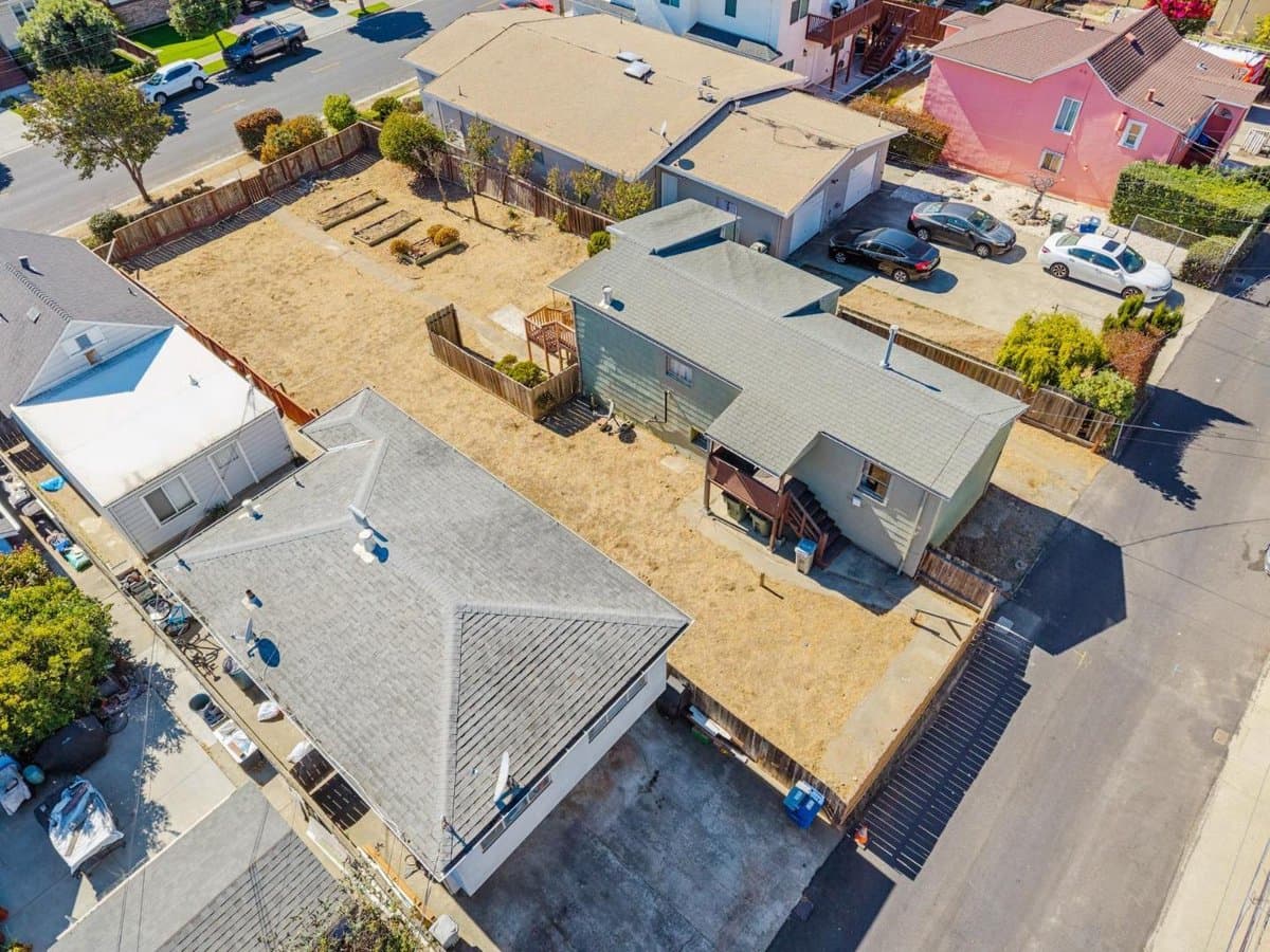 728 Commercial Avenue - Photo 1