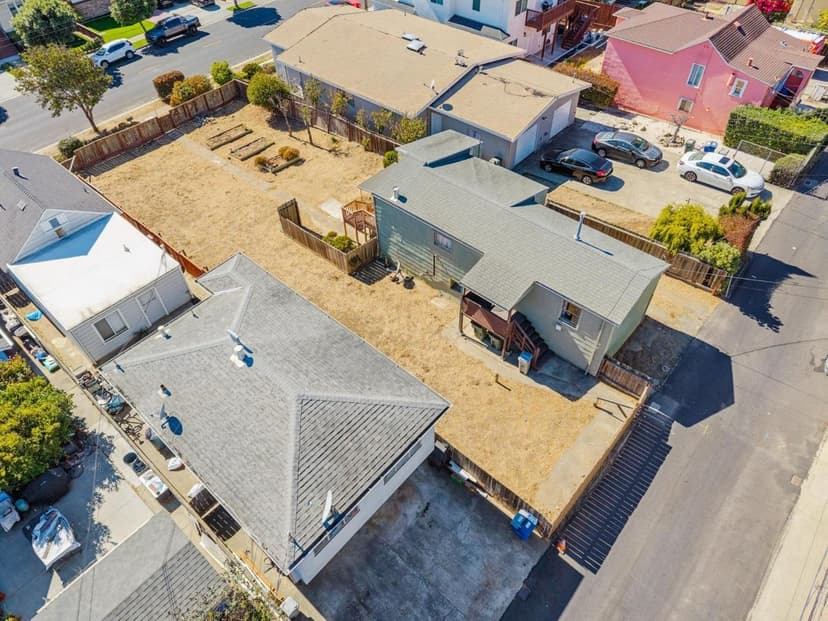 728 Commercial Avenue - Photo 1 of 8