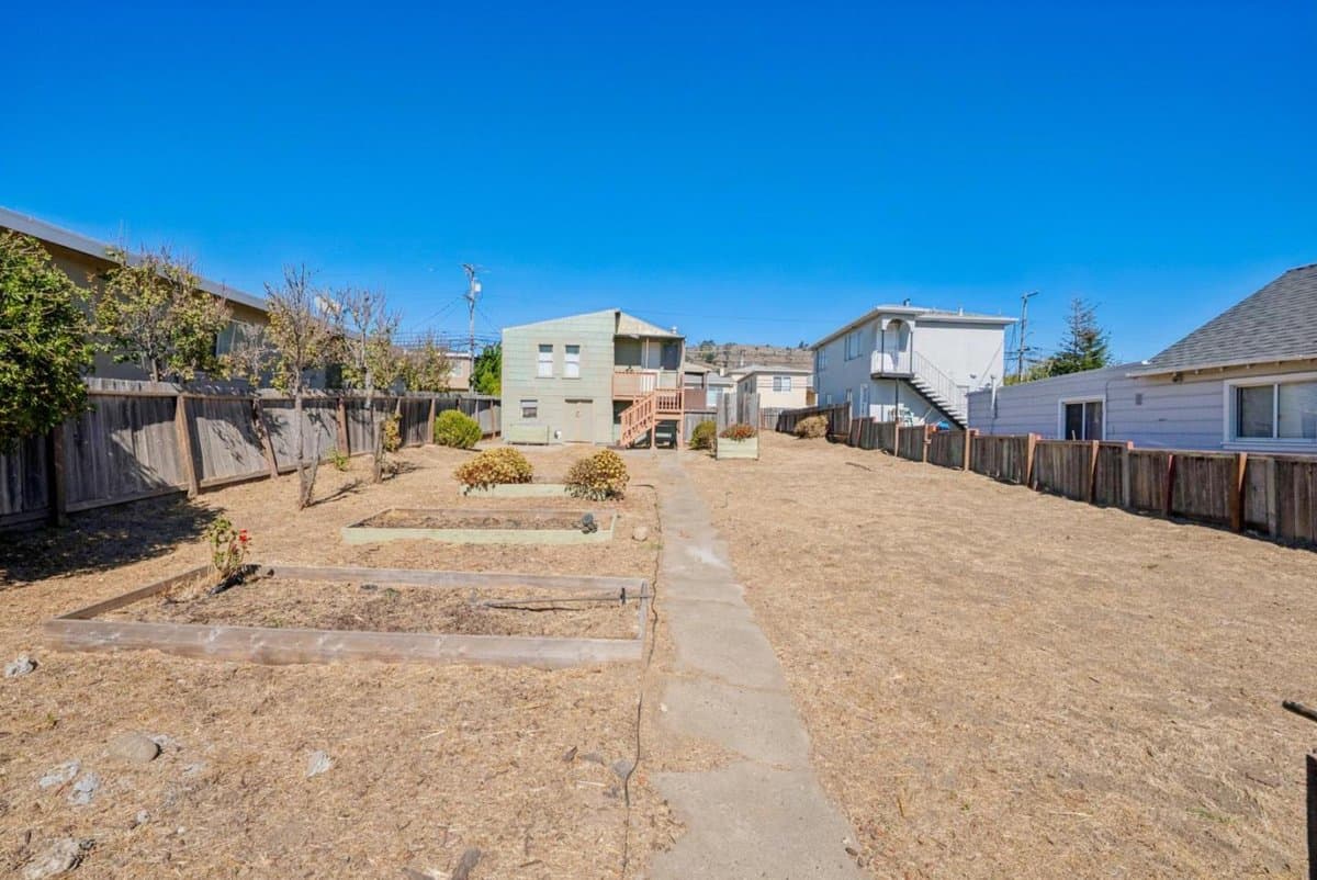 728 Commercial Avenue - Photo 4