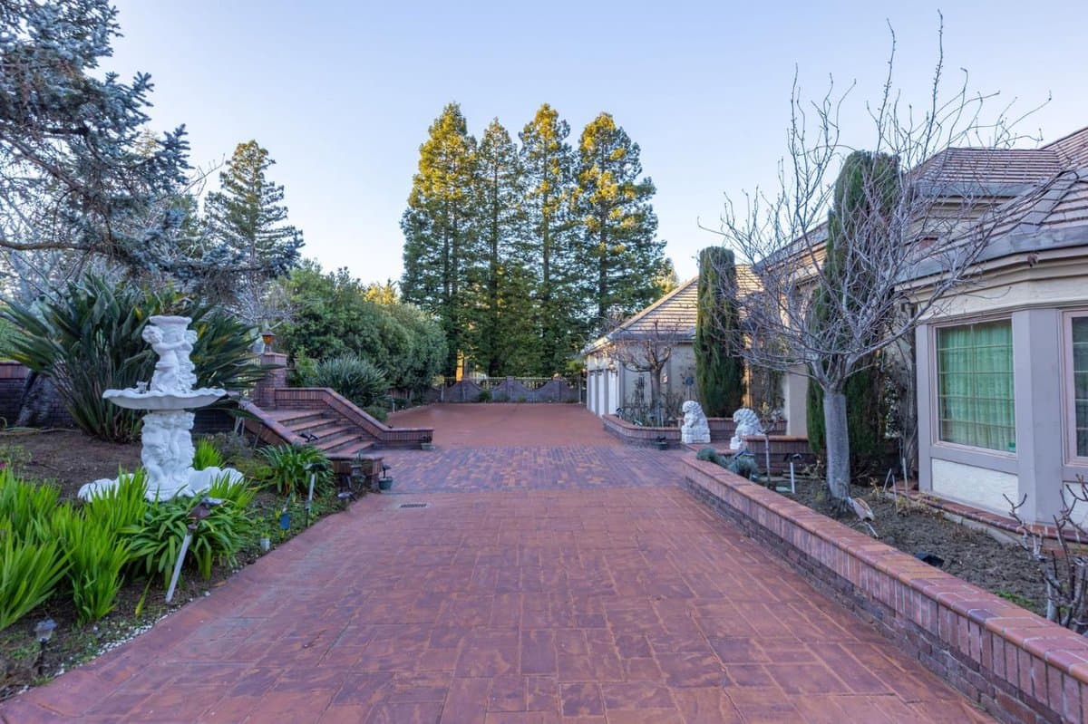 2930 Privet Drive - Photo 4