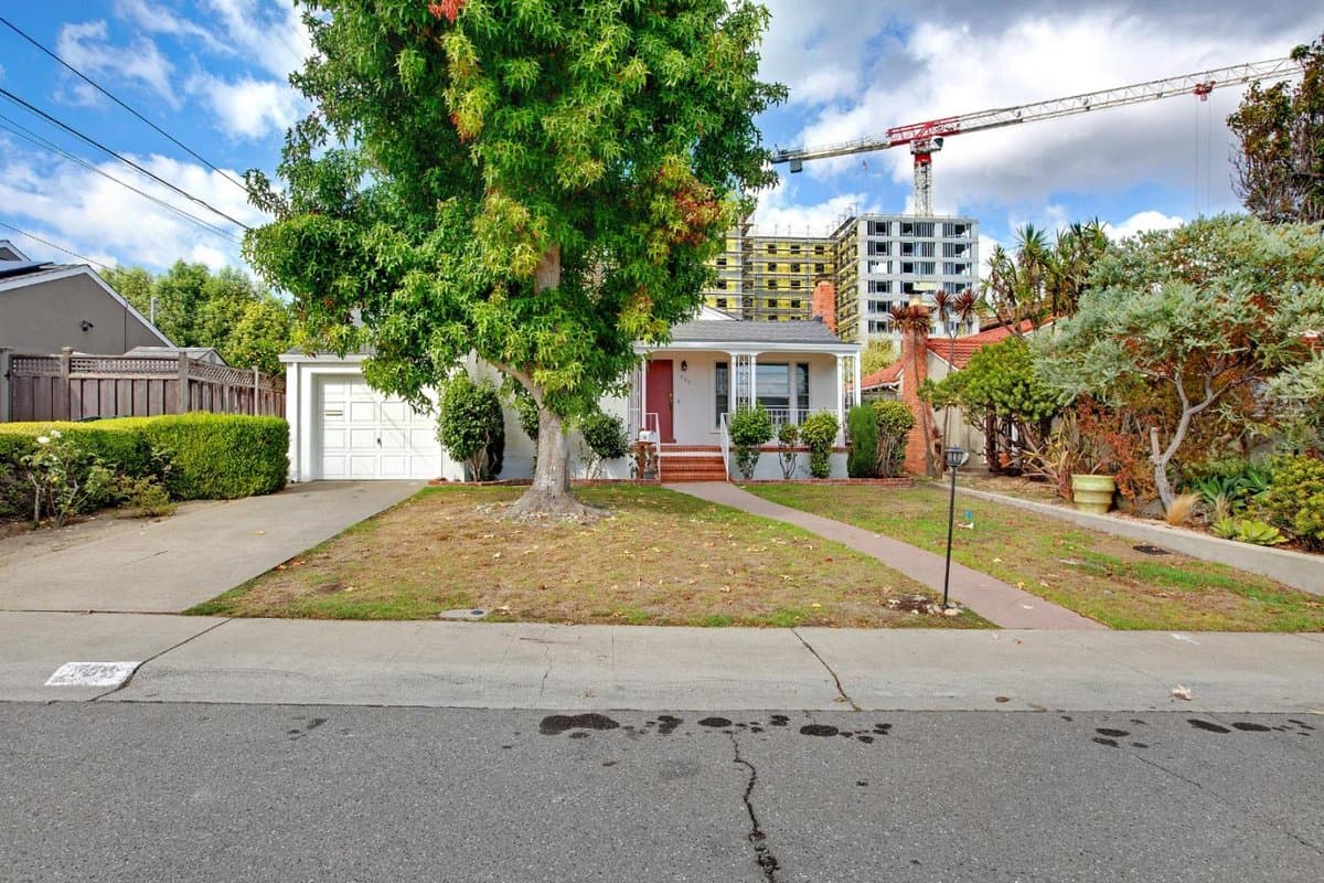 790 Linden Avenue - Photo 2