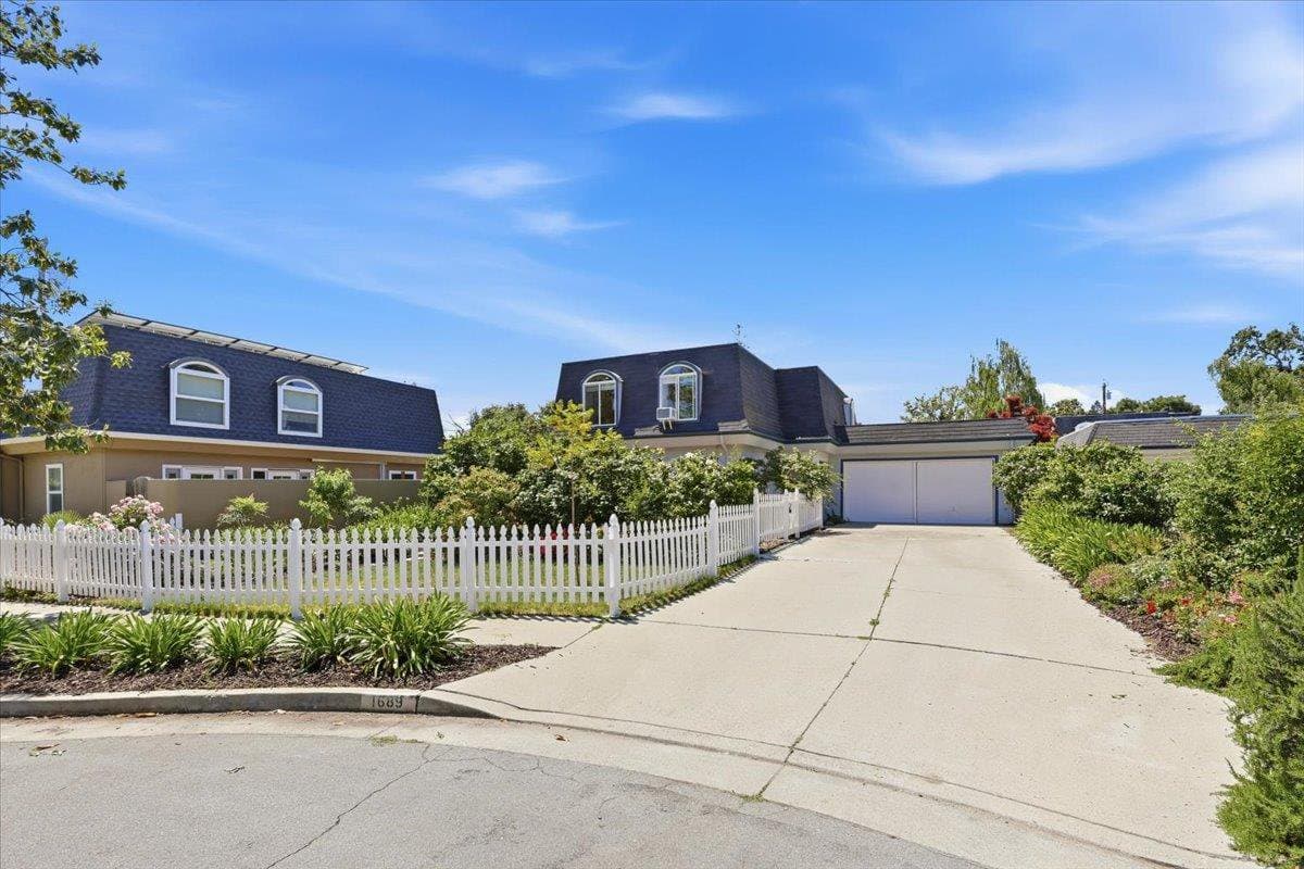 1689 Luika Place - Photo 2