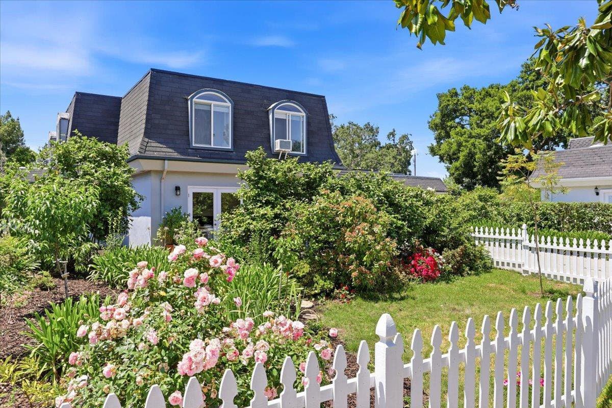 1689 Luika Place - Photo 3