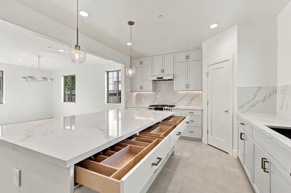 1007 Amore Street - Photo 2