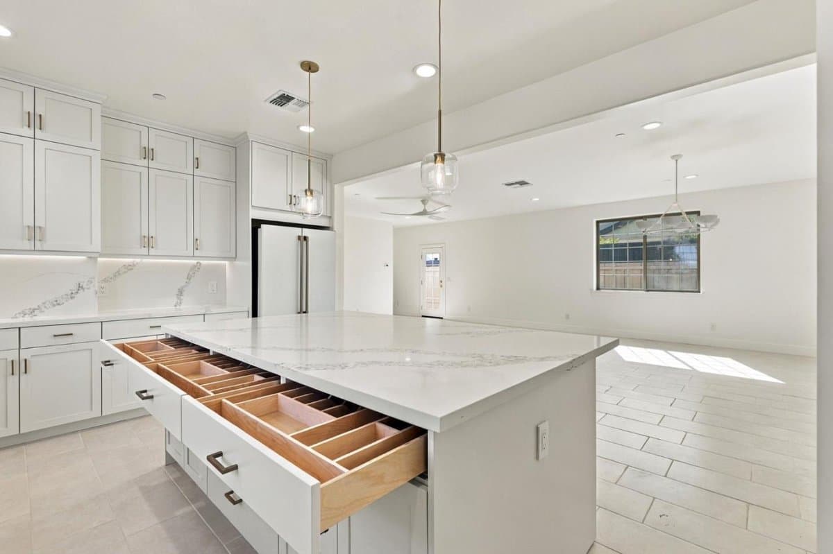 1007 Amore Street - Photo 3