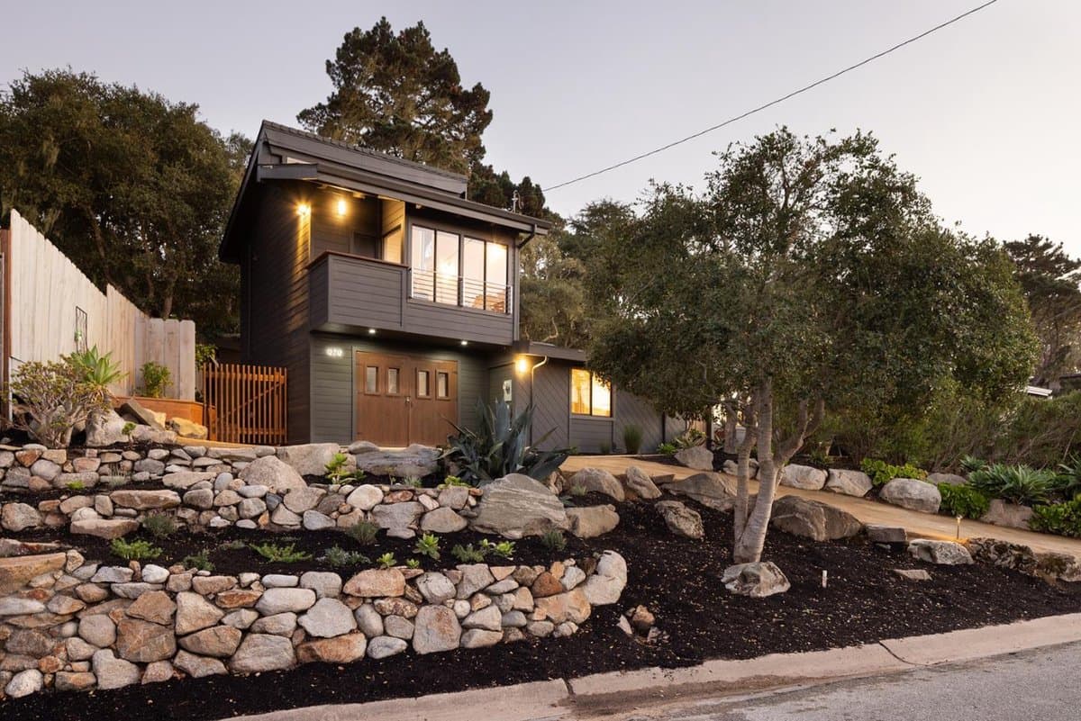 979 Syida Drive - Photo 2