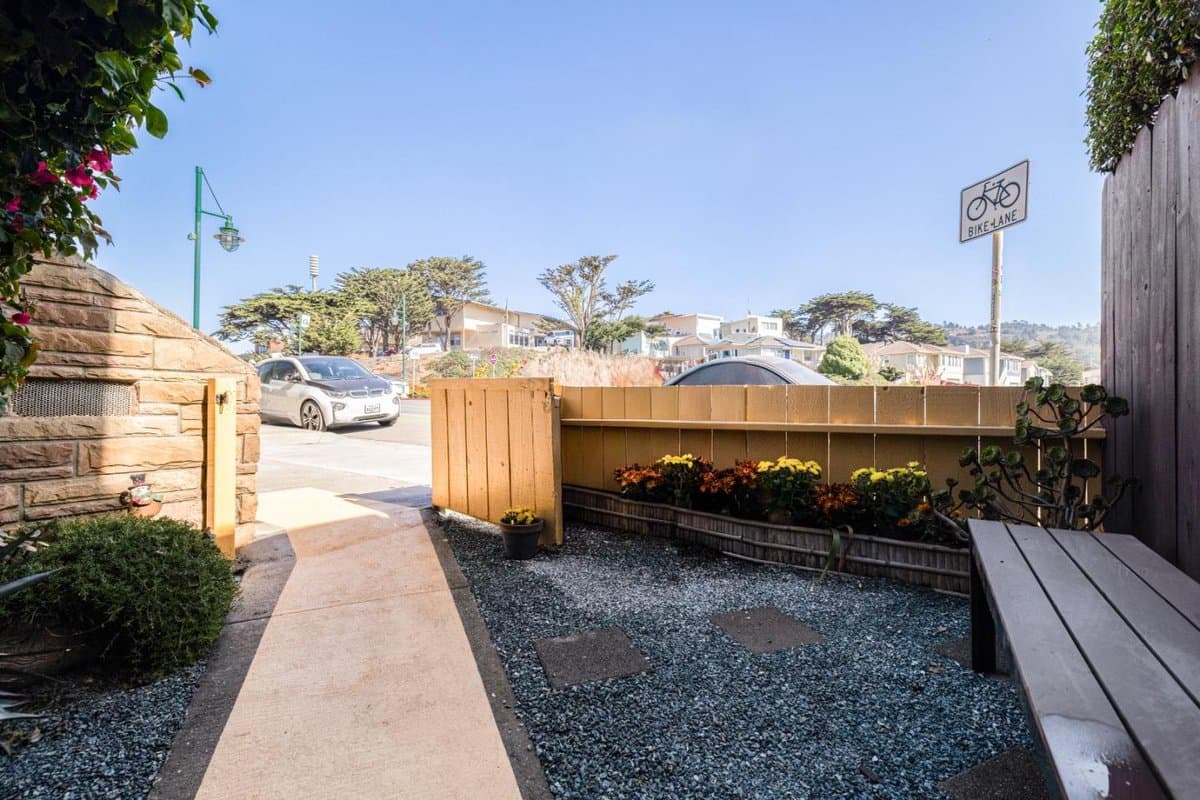 2260 Palmetto Avenue - Photo 2