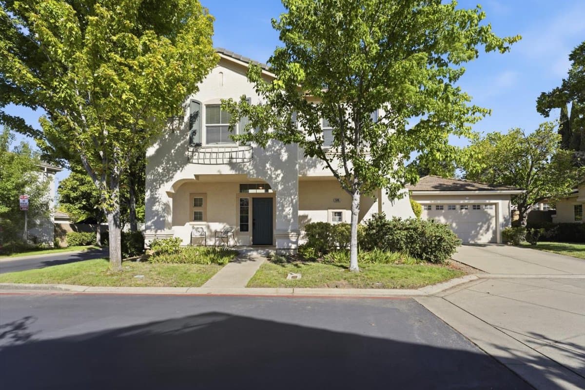 646 Fulstow Court - Photo 2