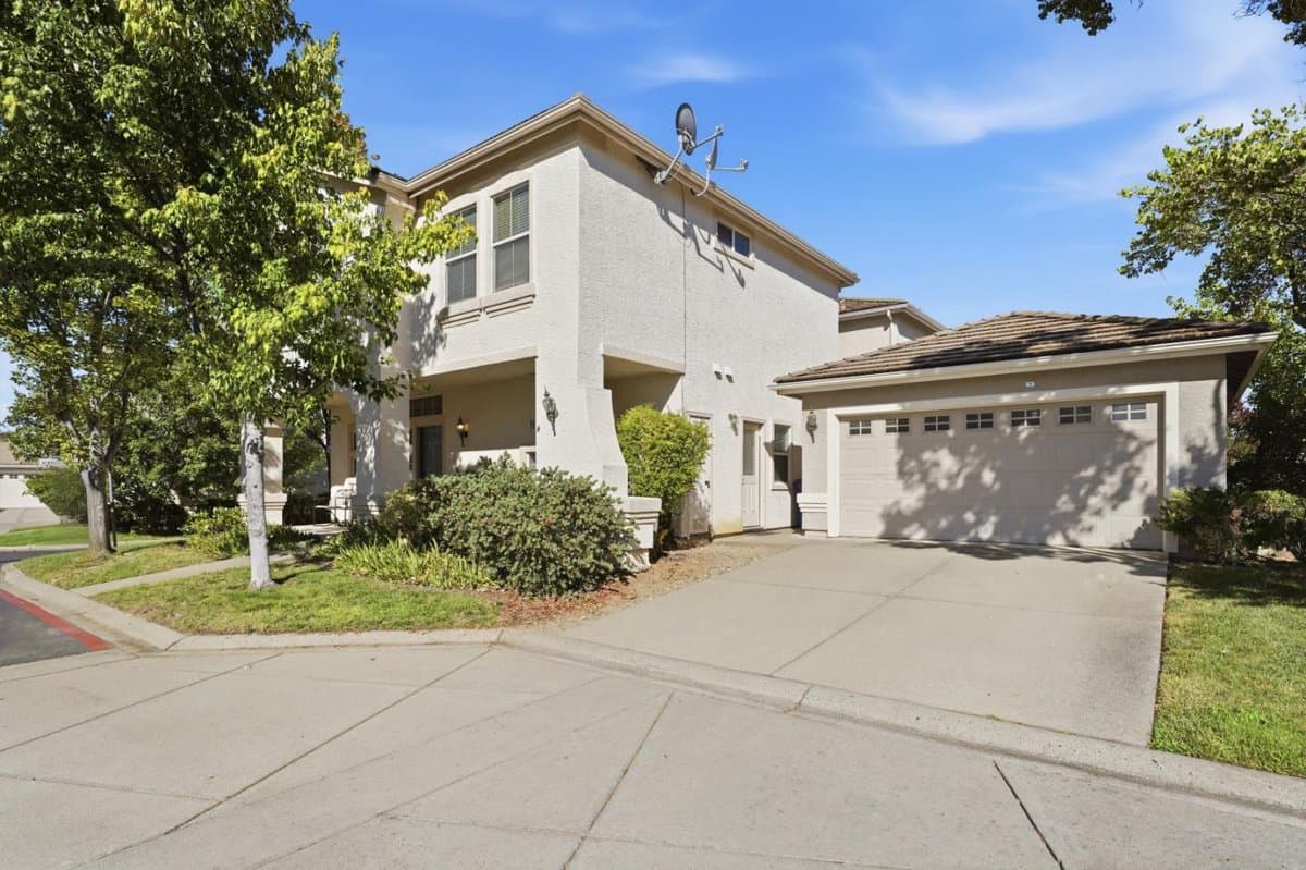 646 Fulstow Court - Photo 3