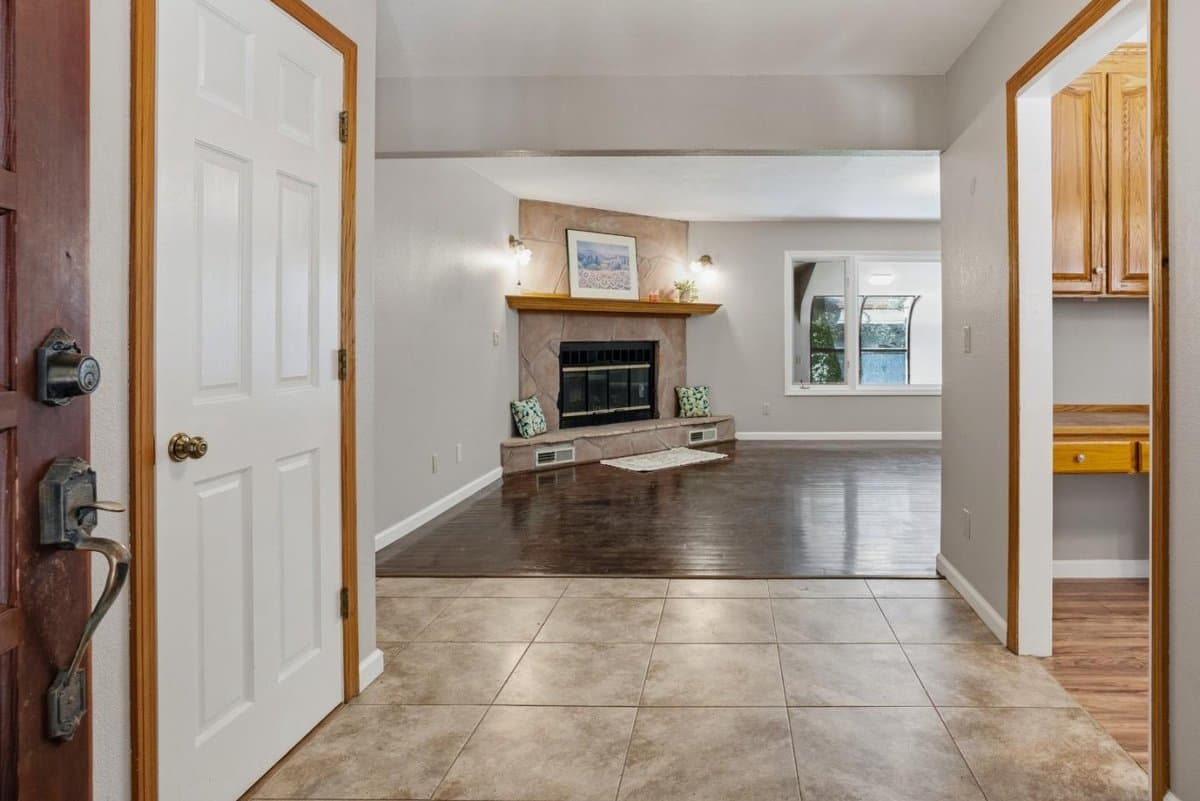 300 Winona Way - Photo 4