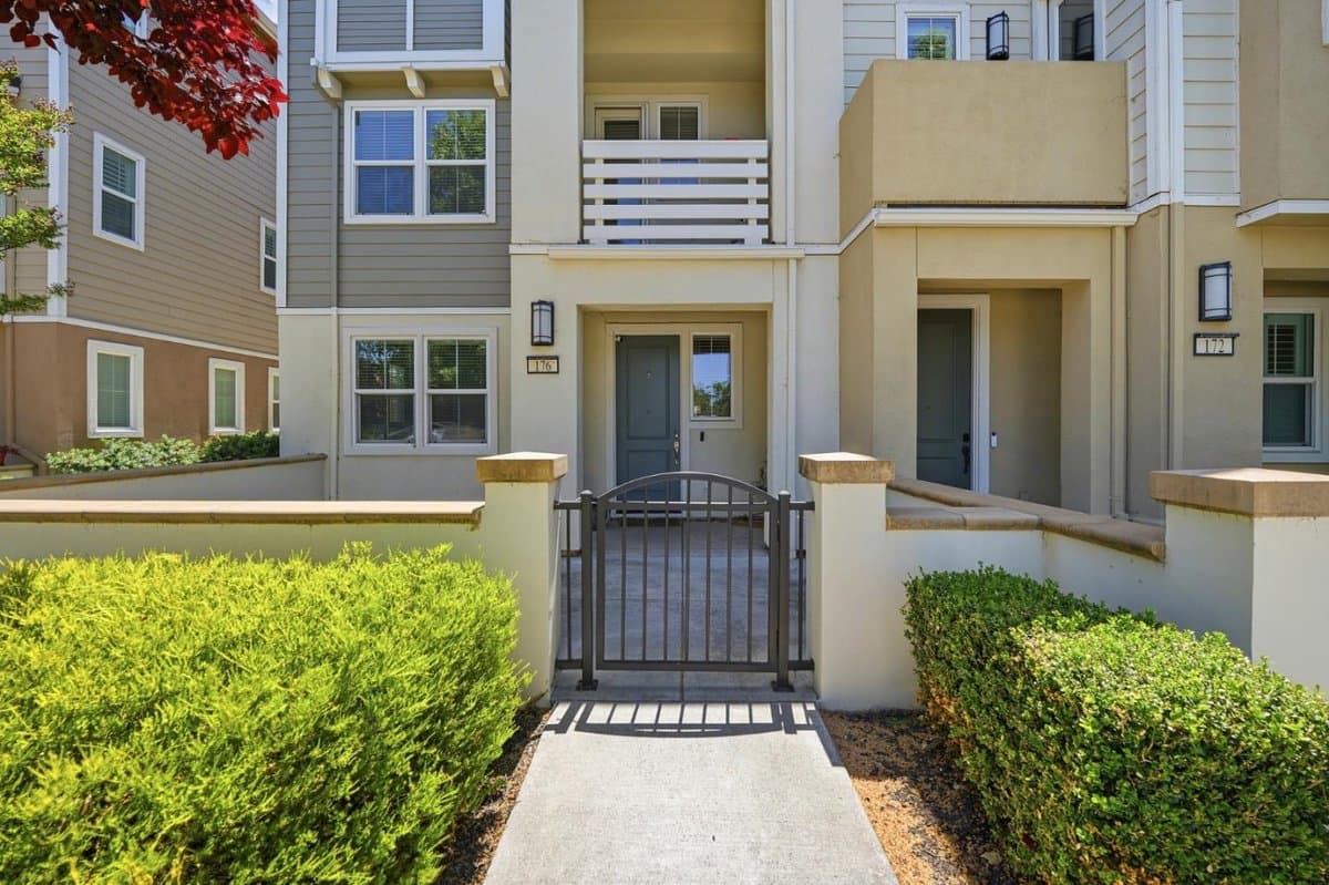 176 East Main Avenue - Photo 2
