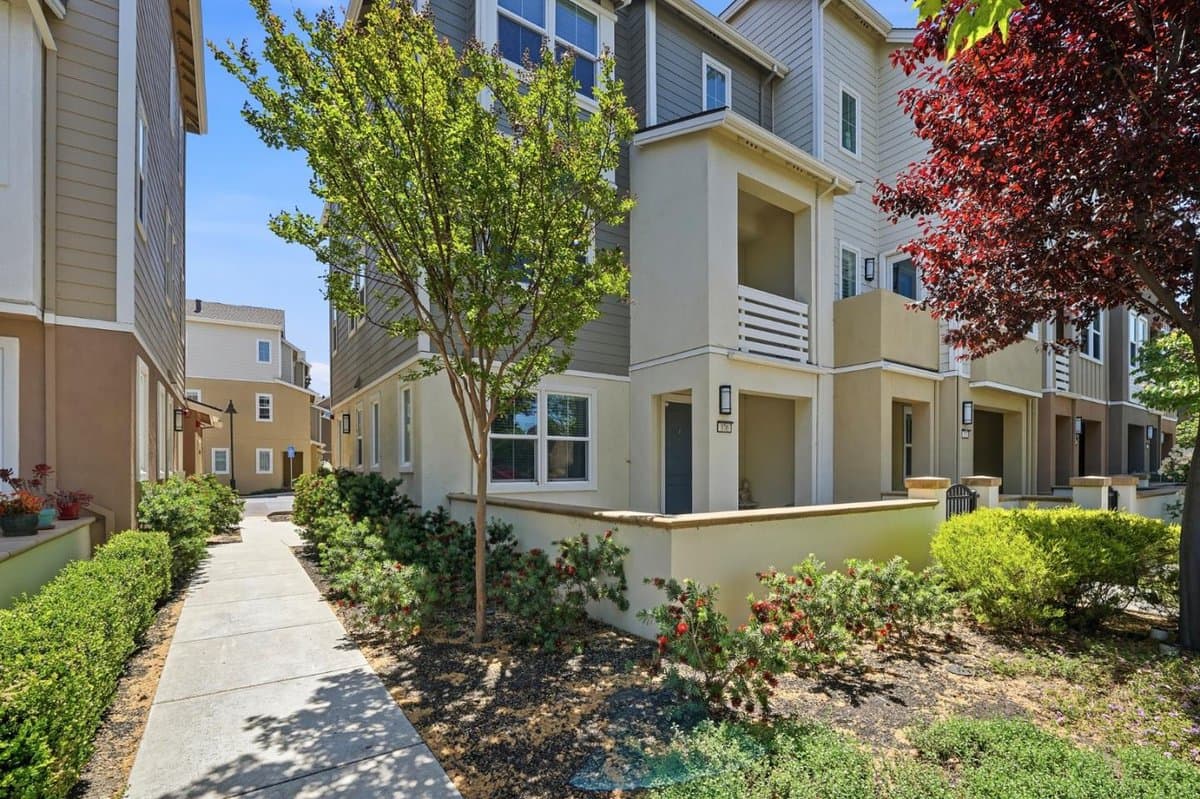 176 East Main Avenue - Photo 3