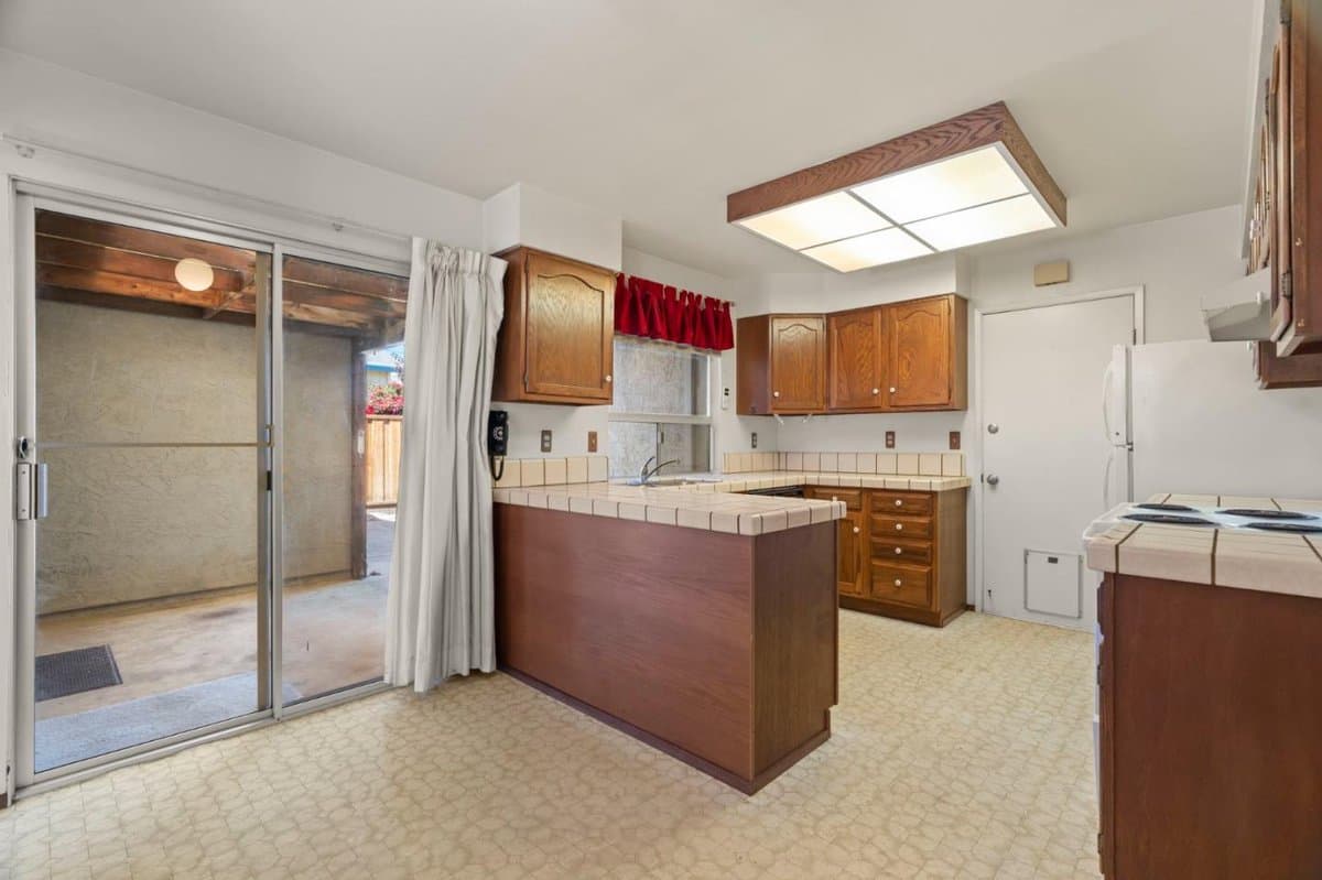 475 Vivienne Drive - Photo 4