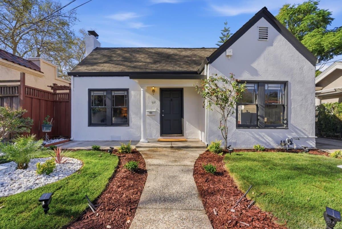 711 Emerson Court - Photo 1