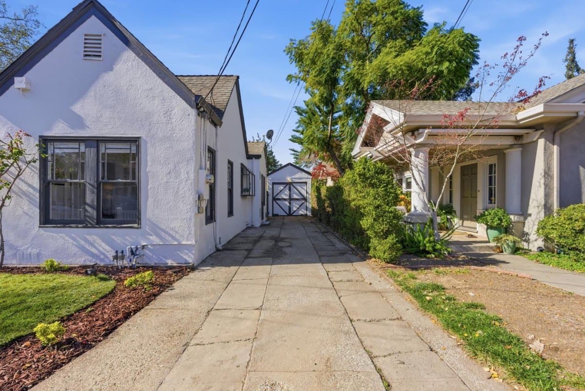 711 Emerson Court - Photo 3