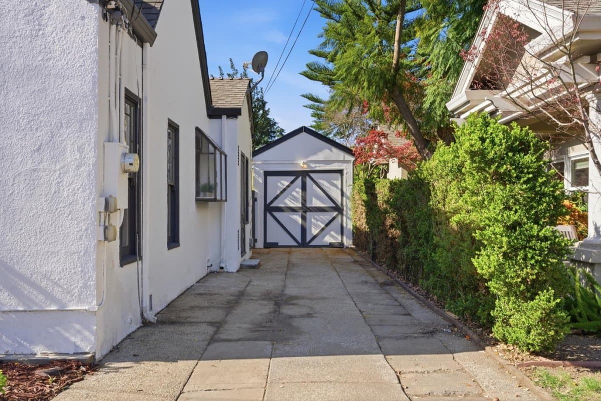 711 Emerson Court - Photo 4