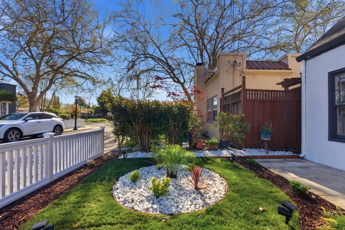 711 Emerson Court - Photo 5