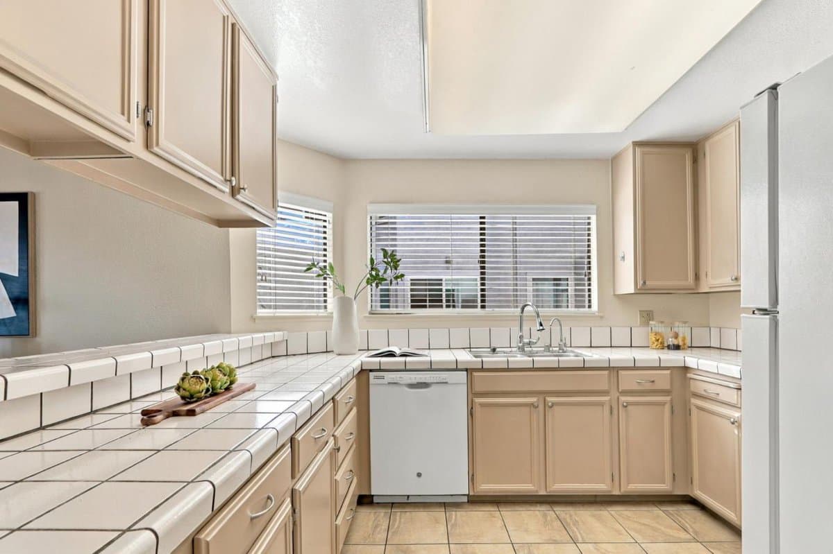 3526 Flora Vista Avenue - Photo 5