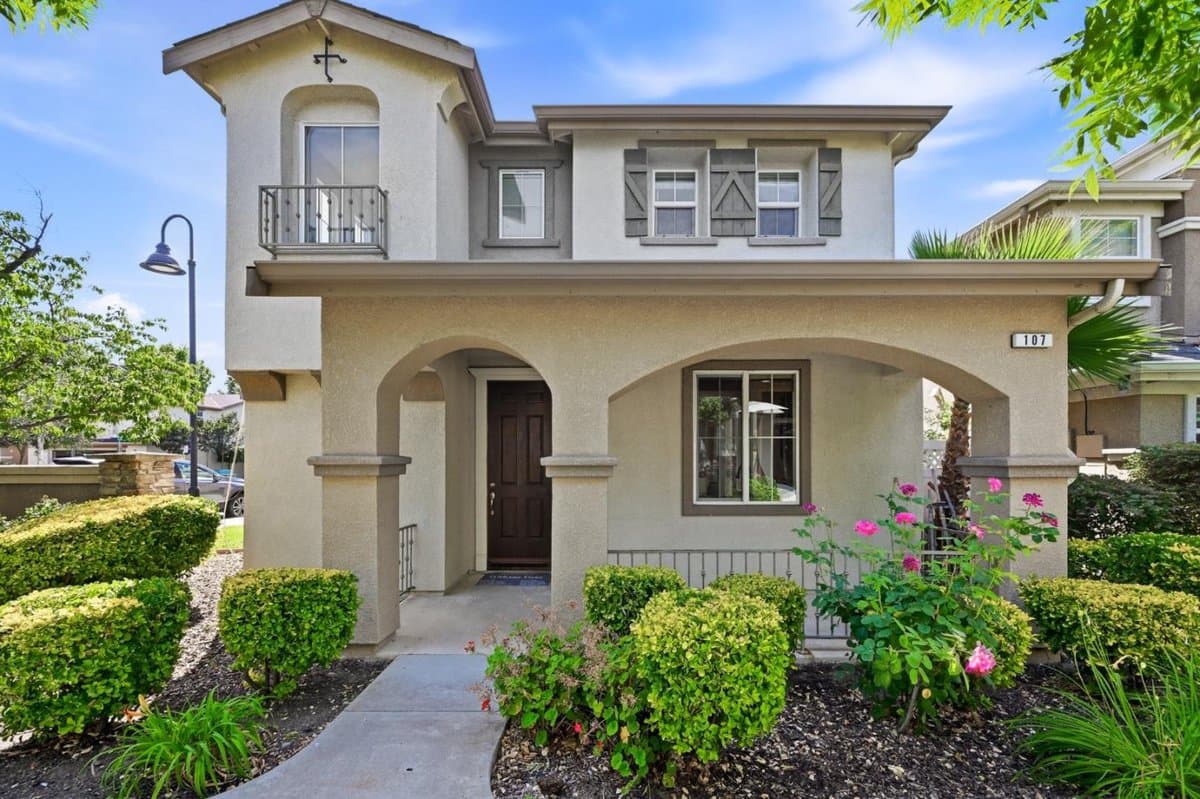 107 Olmsted Court - Photo 1