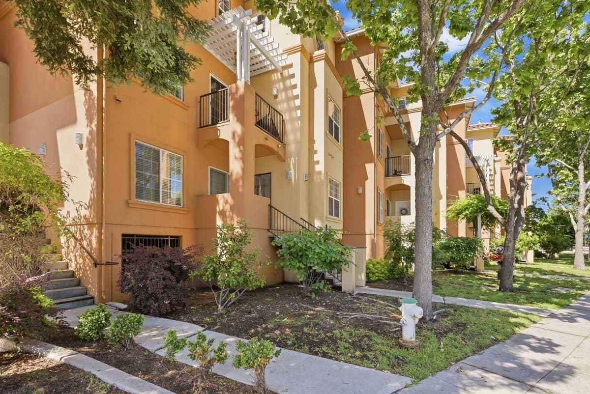 418 East Evelyn Avenue #202 - Photo 2