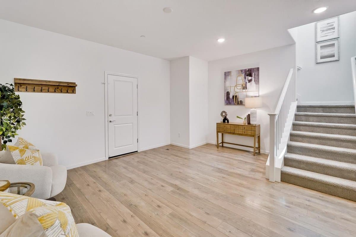 637 Toby Court - Photo 2