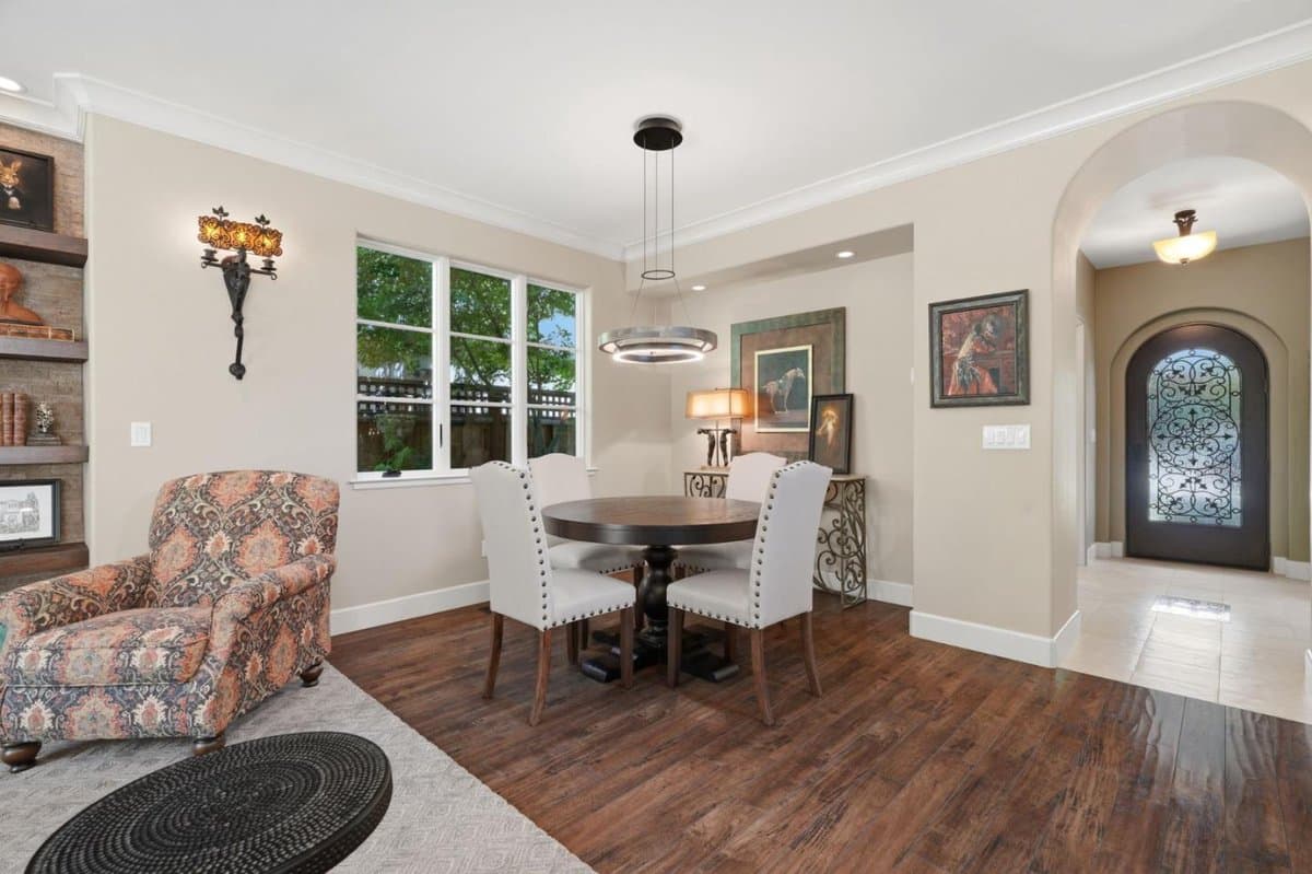 1315 Iris Court - Photo 5