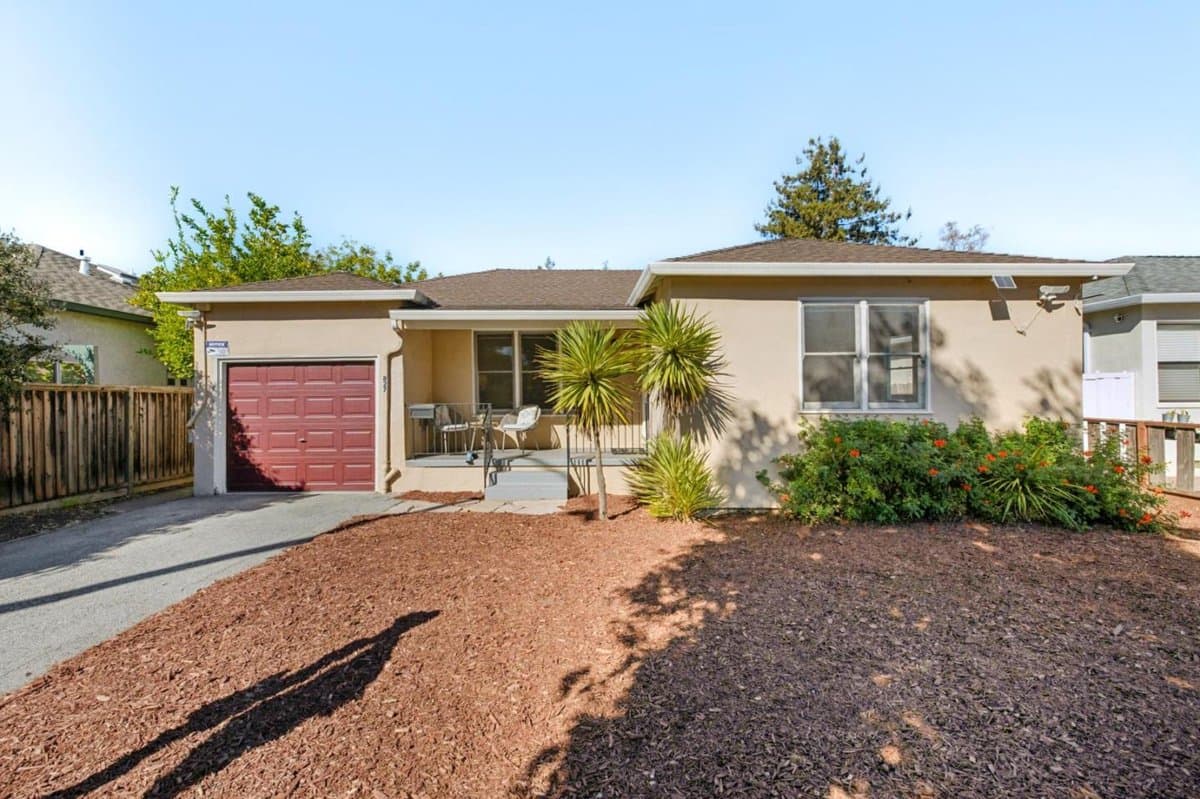 827 Chestnut - Photo 1