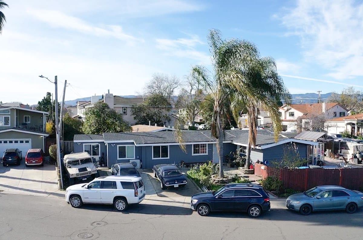 18940 Loree Avenue - Photo 3