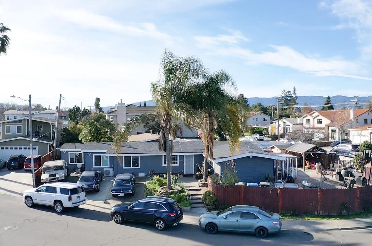 18940 Loree Avenue - Photo 4