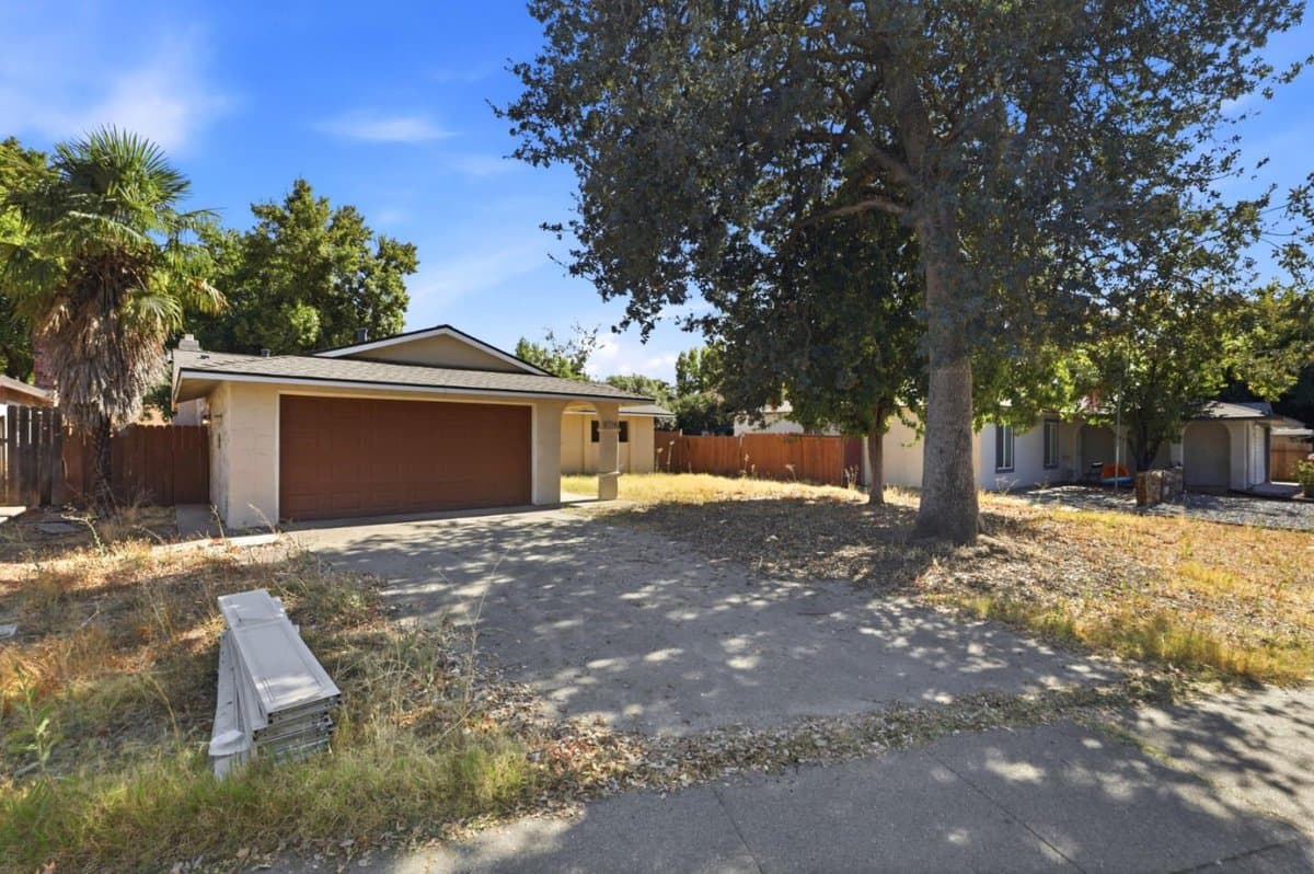 4716 Stonehurst Way - Photo 2
