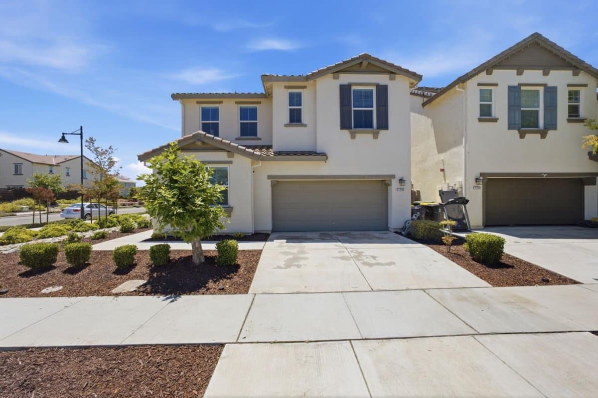 1702 Plumas Drive - Photo 2
