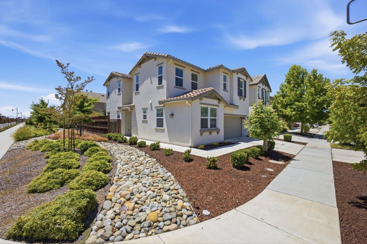 1702 Plumas Drive - Photo 3