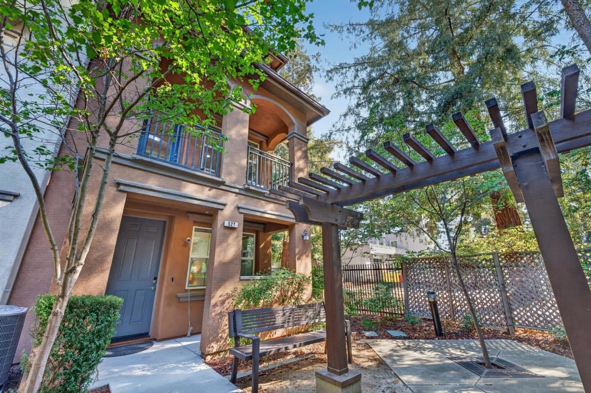 527 Bellezza Place - Photo 1