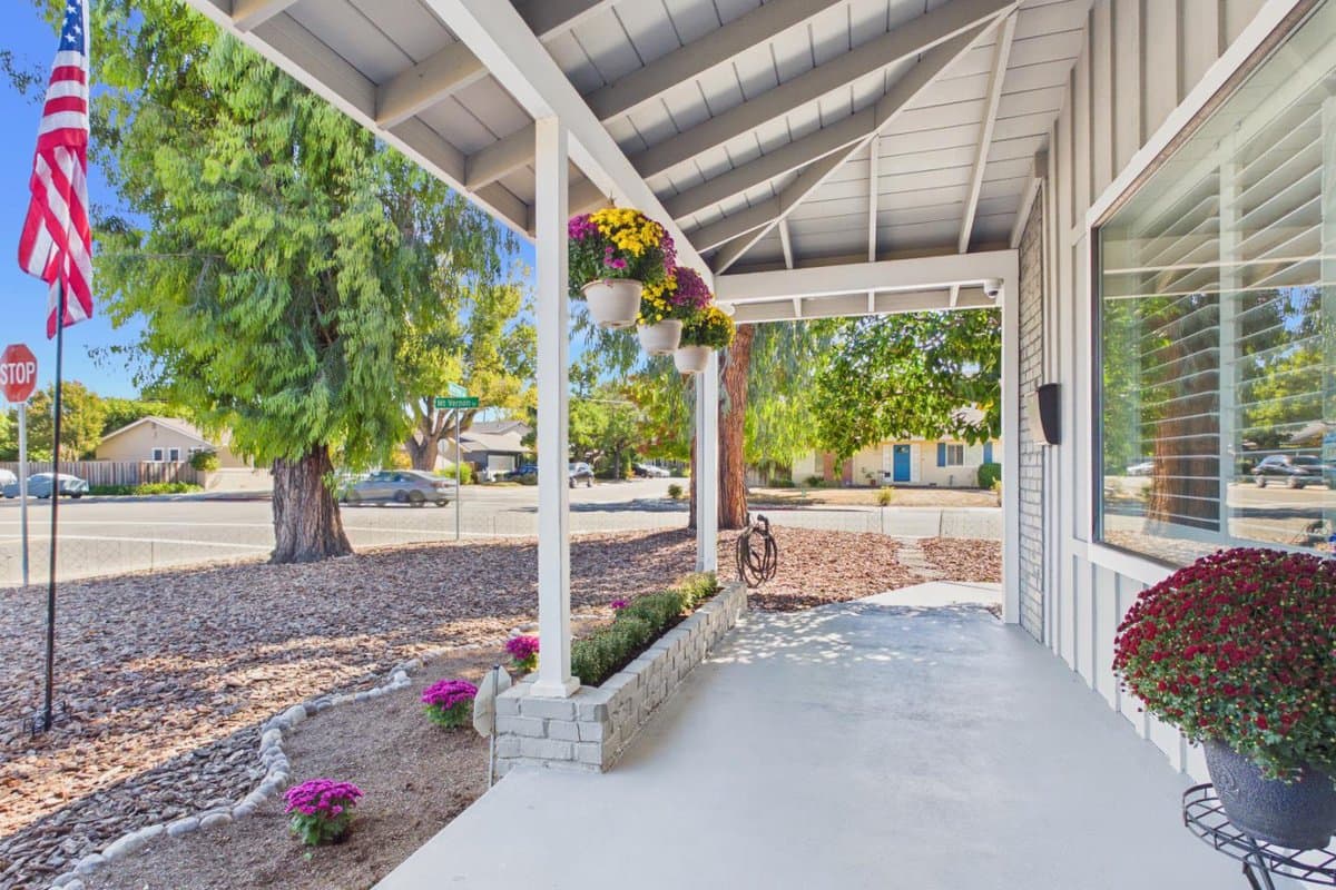 1651 Mount Vernon Drive - Photo 2