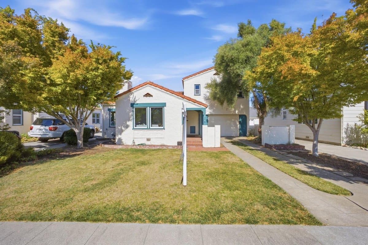 126 Rogers Avenue - Photo 2