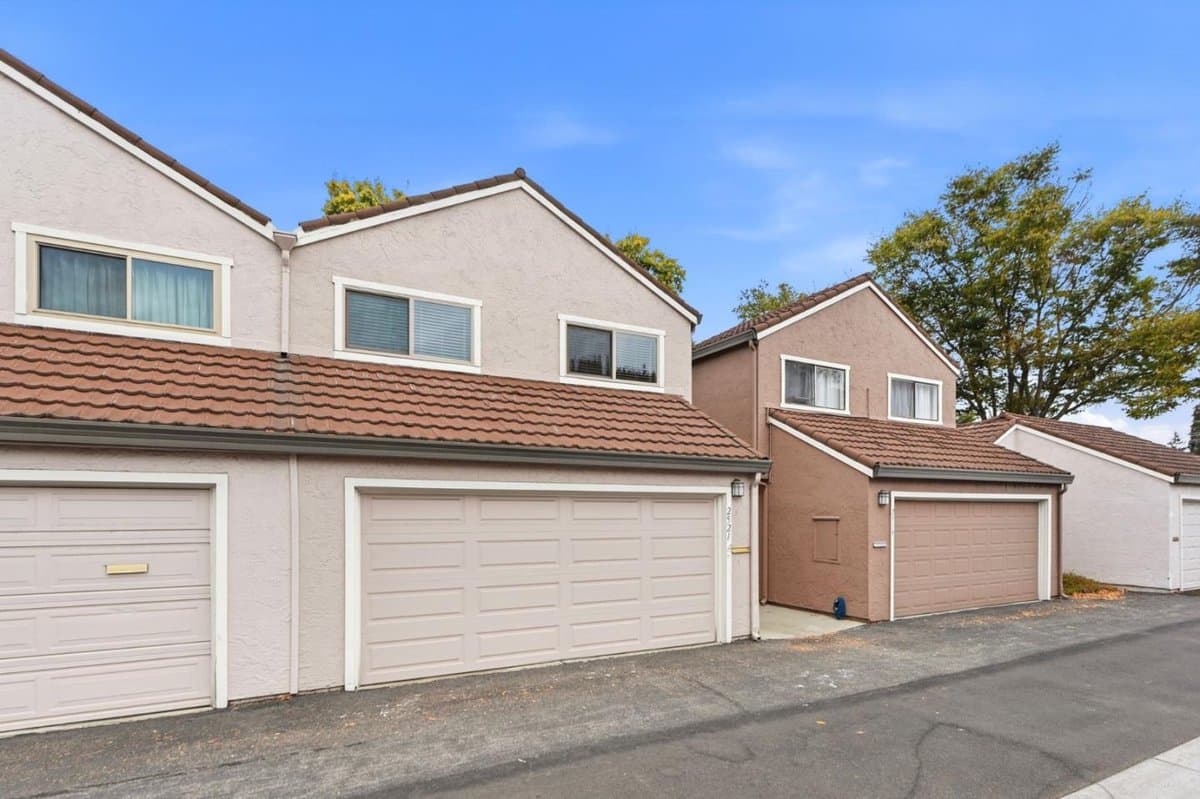2521 Palmdale Court - Photo 3