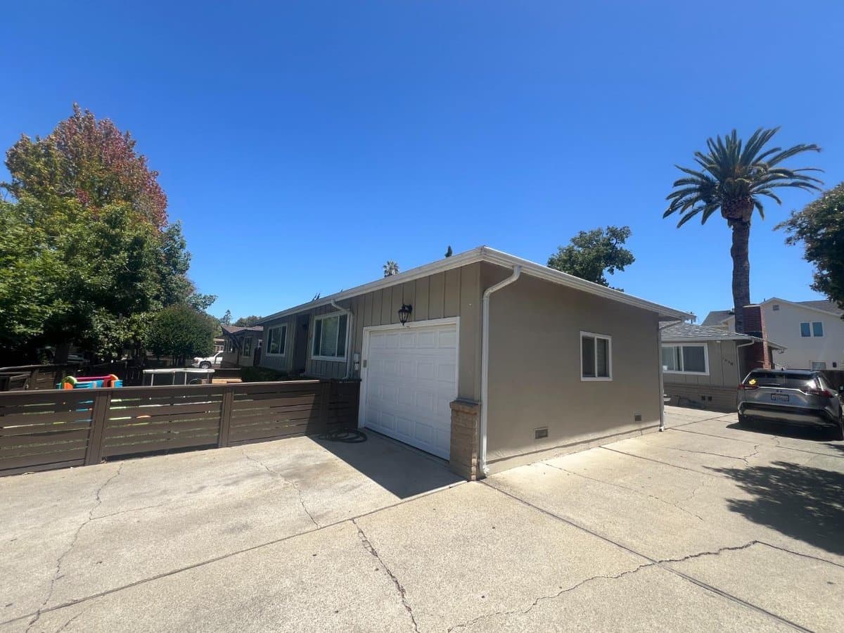 1036 Dodge Drive - Photo 3