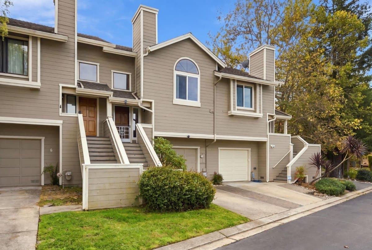 4 Carriage Lane - Photo 1