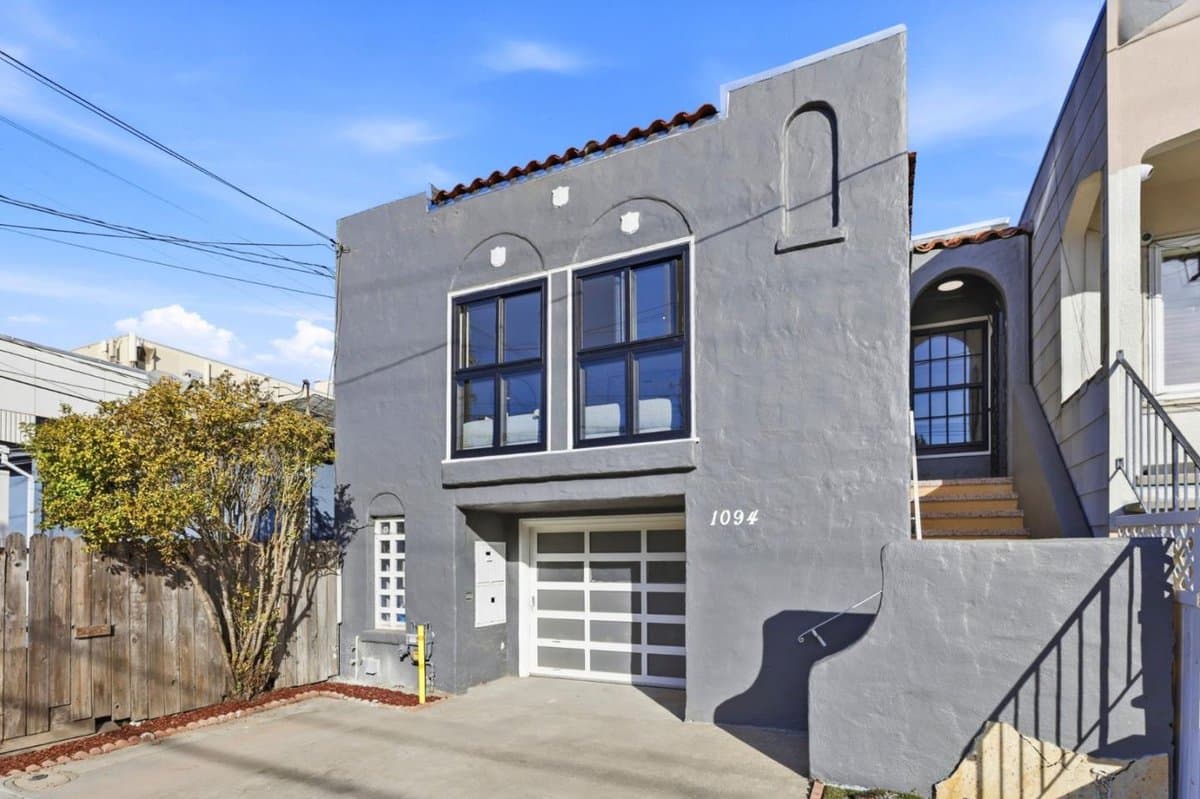 1094 Montgomery Avenue - Photo 2