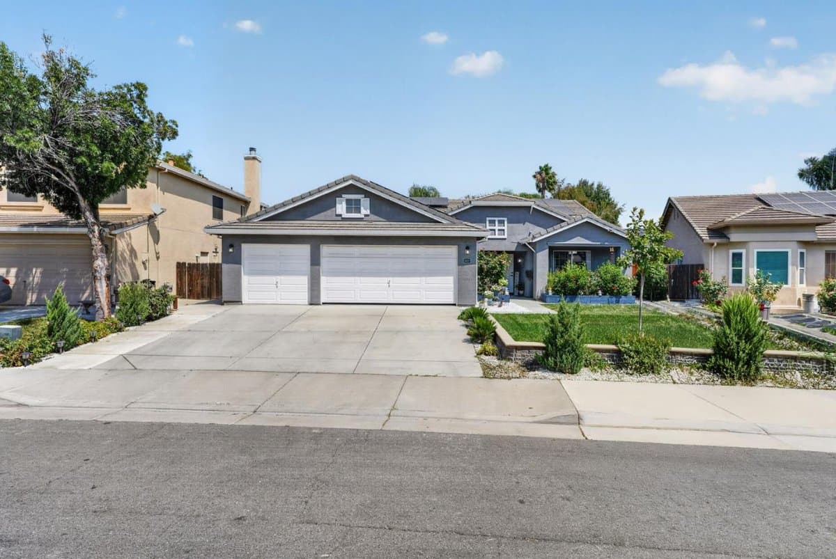 1674 Iris Street - Photo 3