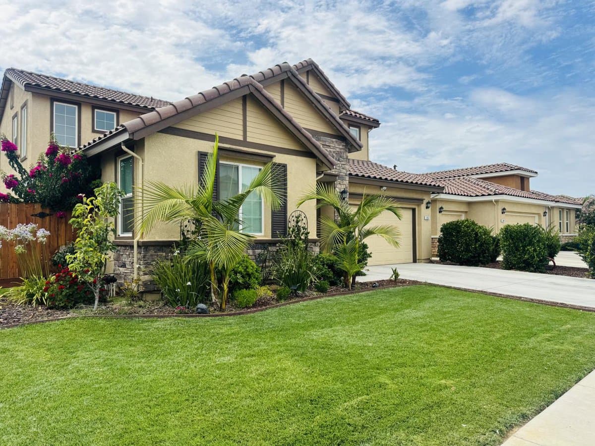 1952 Gus Villalta Drive - Photo 3