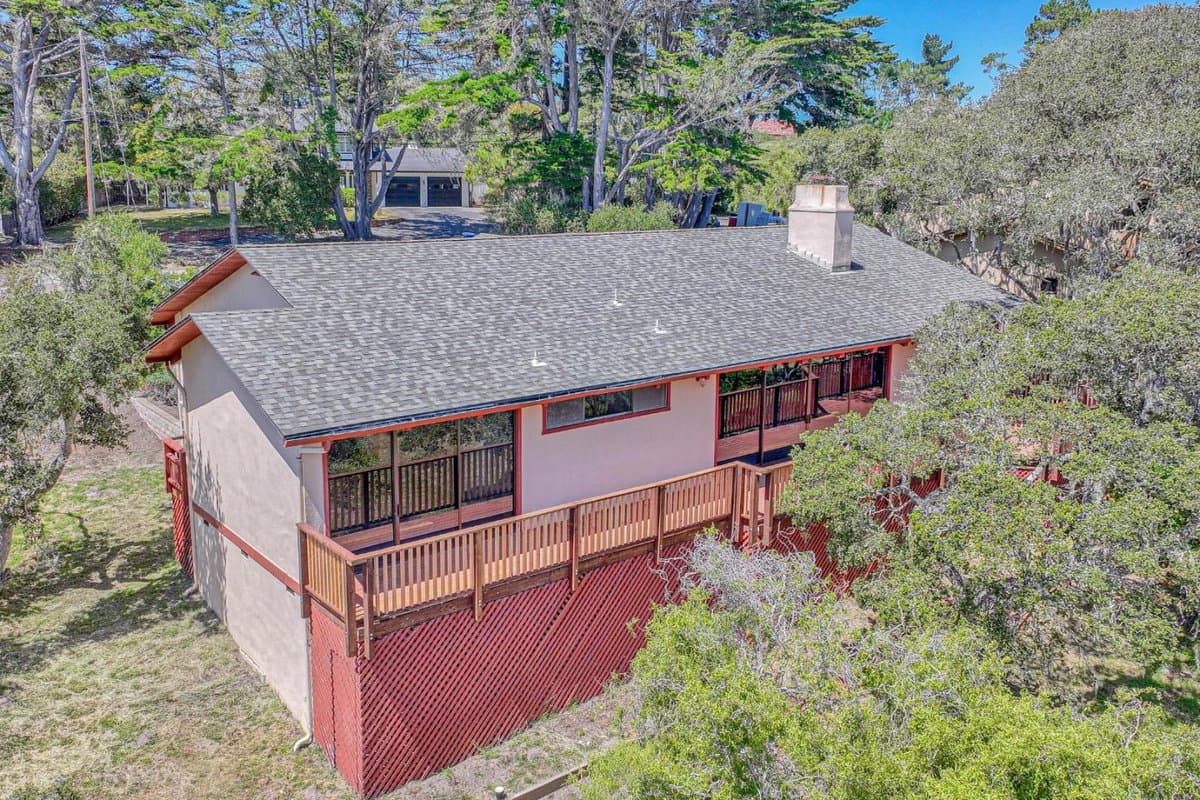 1052 San Carlos Road - Photo 2