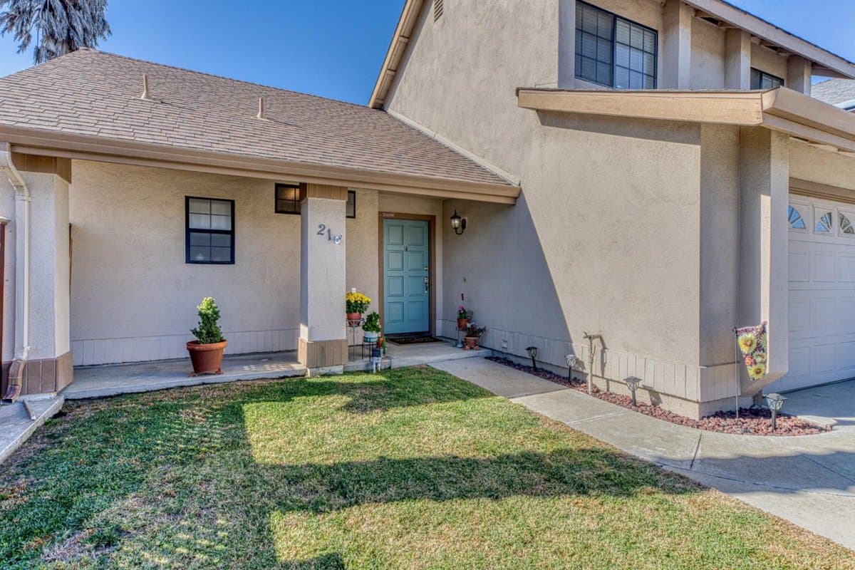 21 Geary Circle - Photo 2