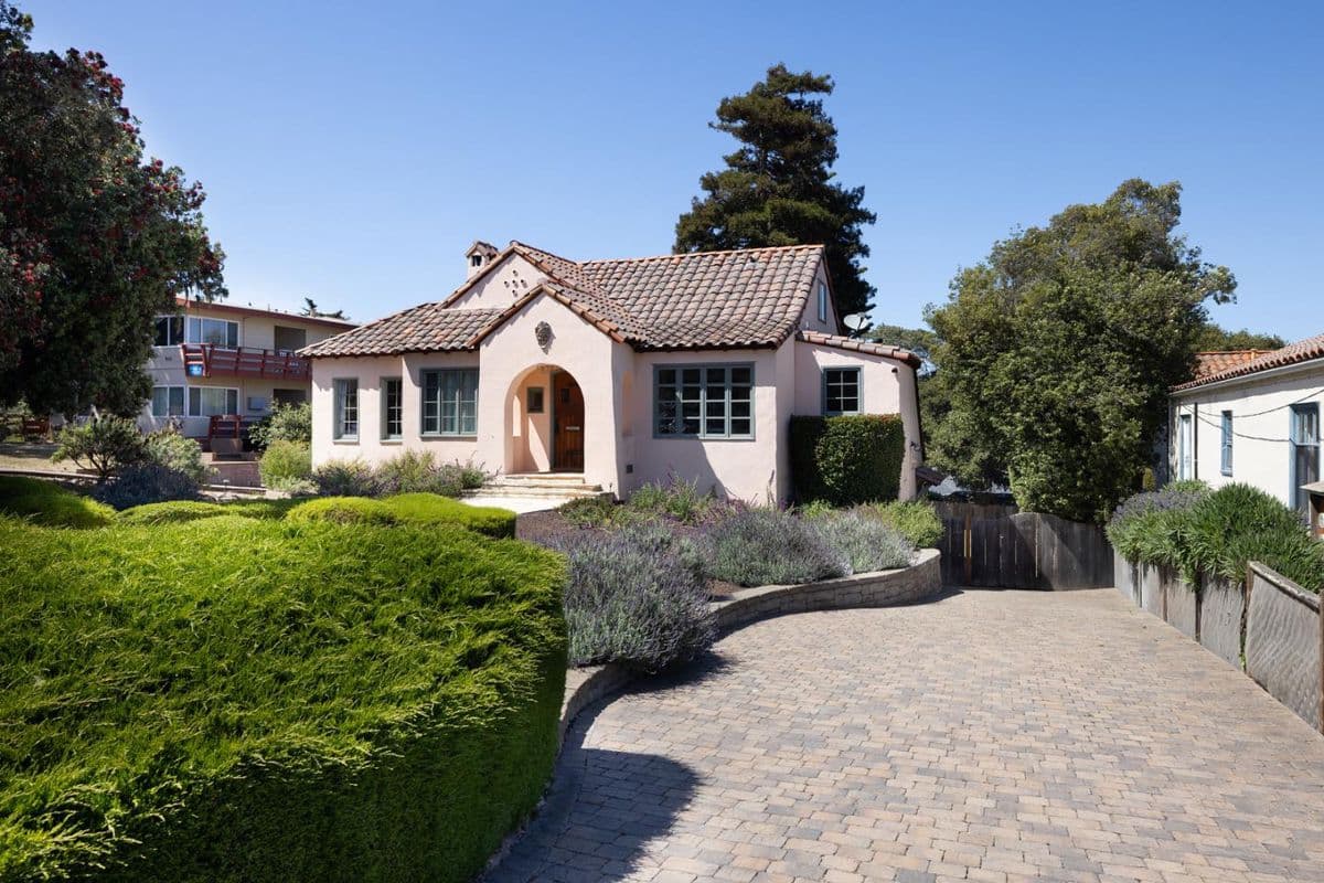 938 Lighthouse Avenue - Photo 2