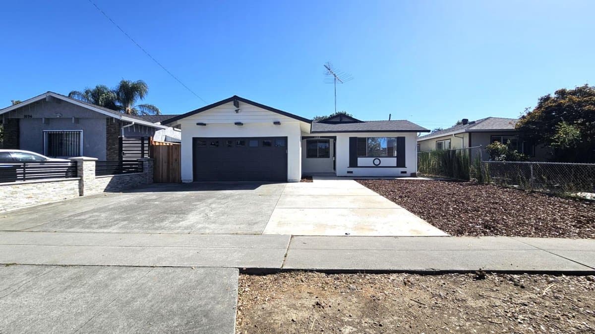 1688 Enesco Avenue - Photo 2