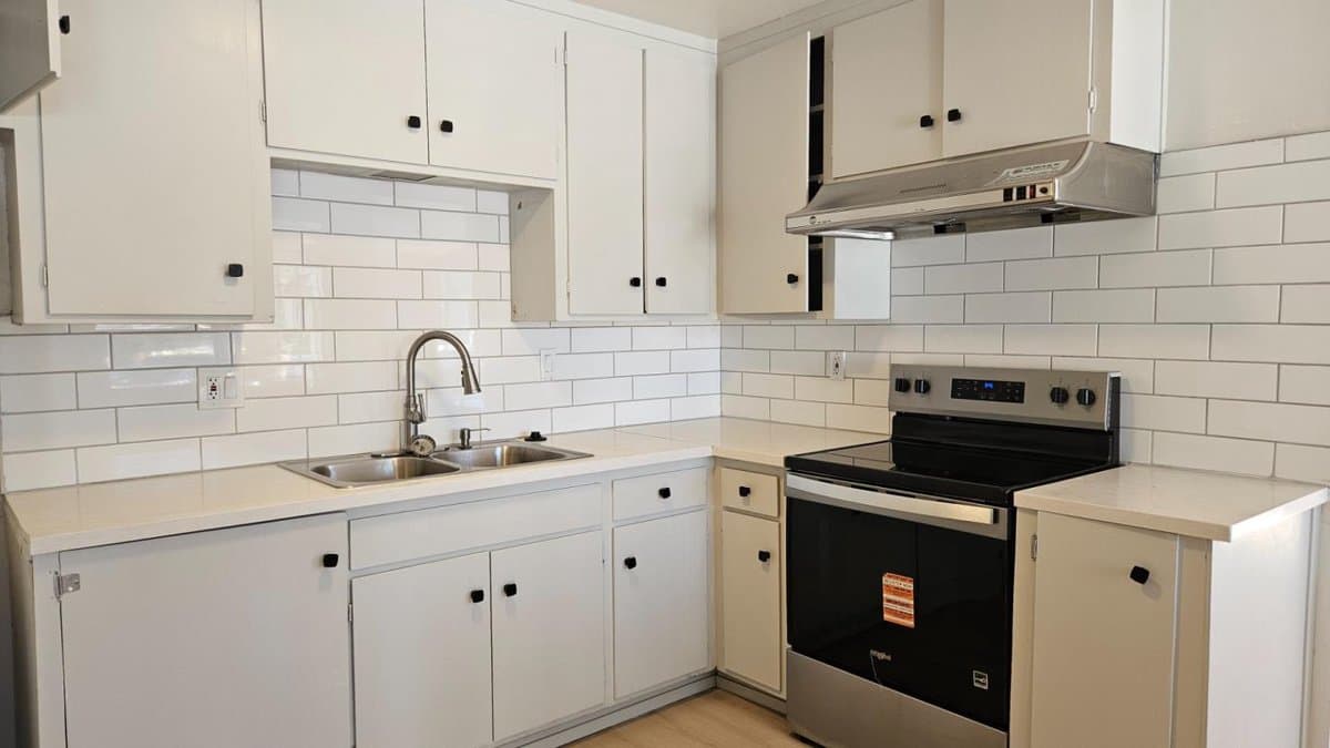 1688 Enesco Avenue - Photo 3