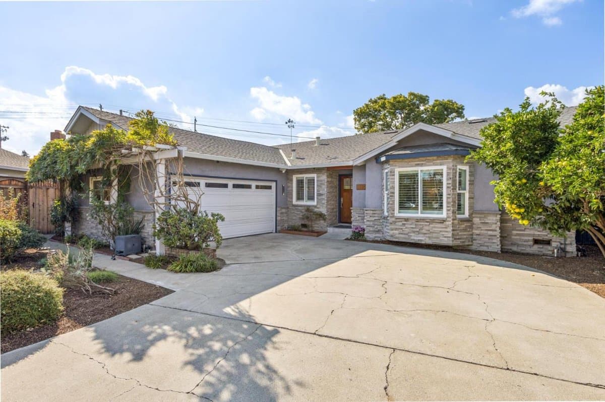 1815 Clare Court - Photo 2